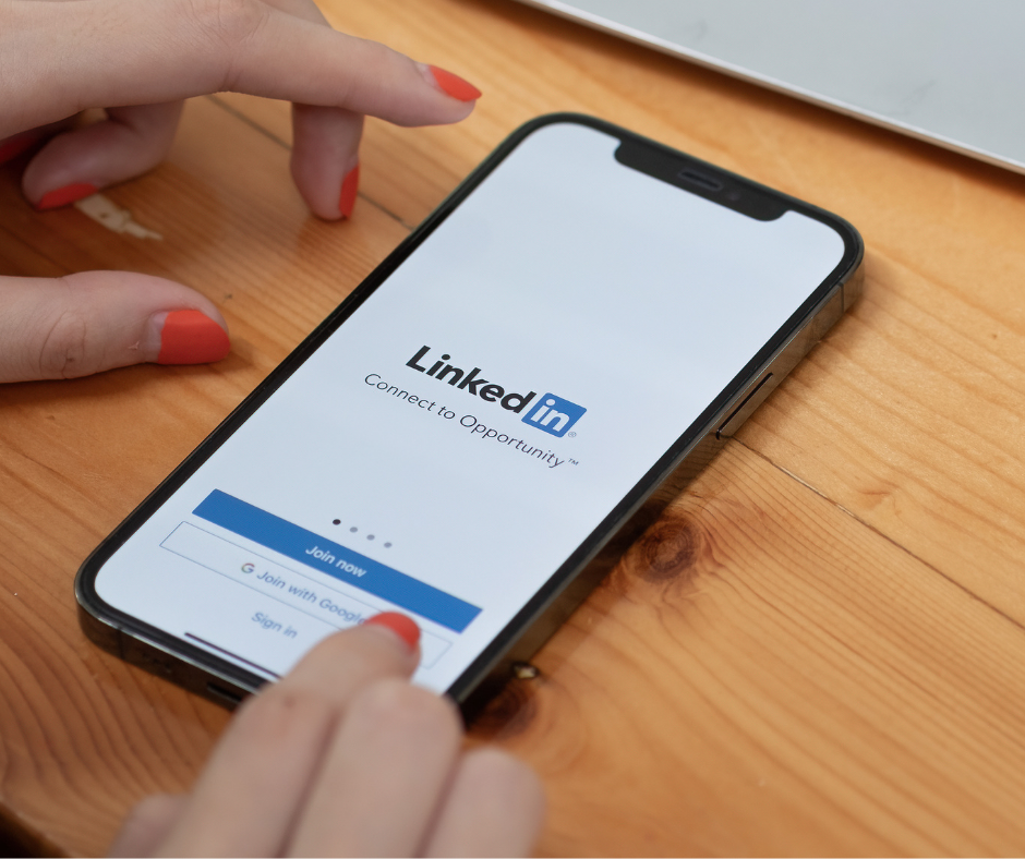 LinkedIn permette di creare connessioni con professionisti grazie a cui la vostra carriera potrebbe giungere a una svolta significativa.